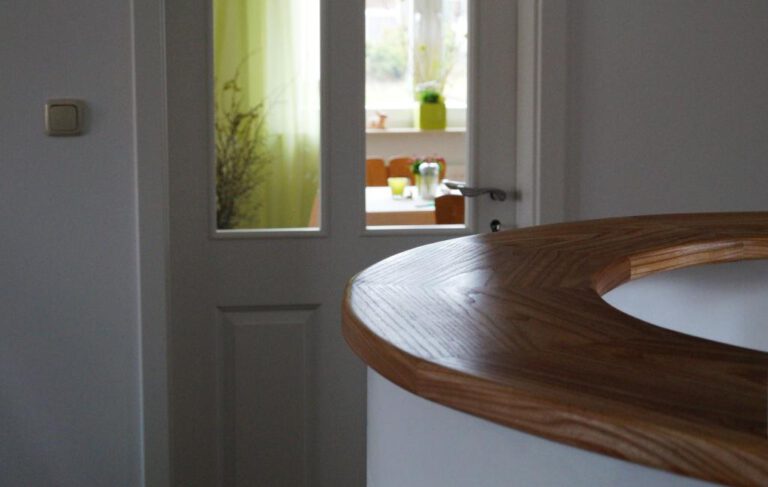 Runder Tresen in der Rezeption der Pension