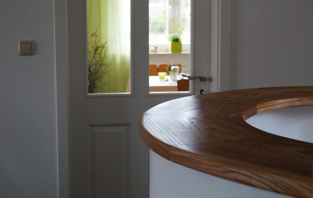 Runder Tresen in der Rezeption der Pension